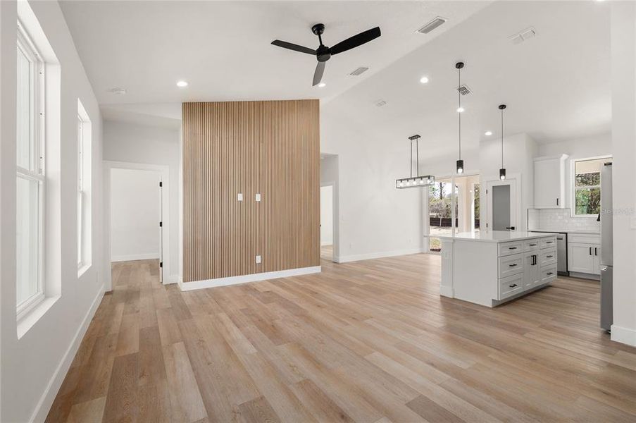 Spacious, unfurnished interior of a new home in , Sebring (Image 9).