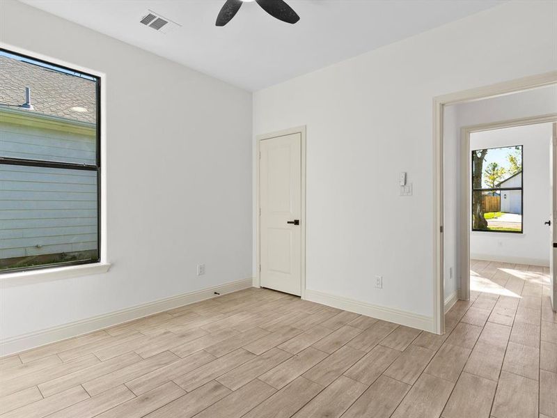 Spacious, unfurnished interior of a new home in , Granbury (Image 27).