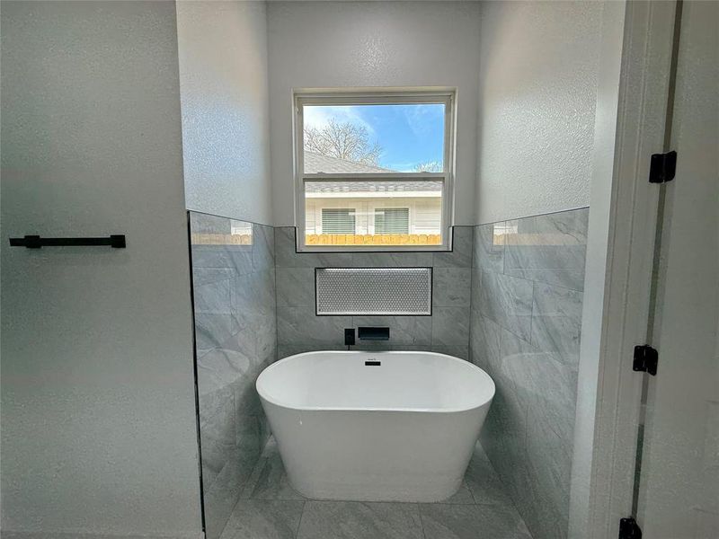 Furnished interior view inside a new home in , Dallas (Image 9).