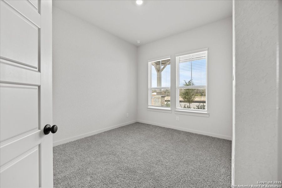 Spacious, unfurnished interior of a new home in Stream Waters, Seguin (Image 17).