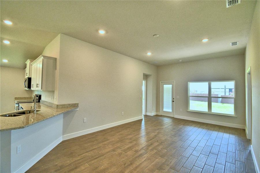 Spacious, unfurnished interior of a new home in Lake Juliana Estates, Auburndale (Image 15).