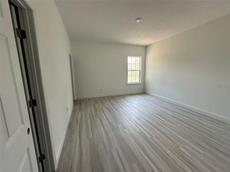 Spacious, unfurnished interior of a new home in , Ocala (Image 15).