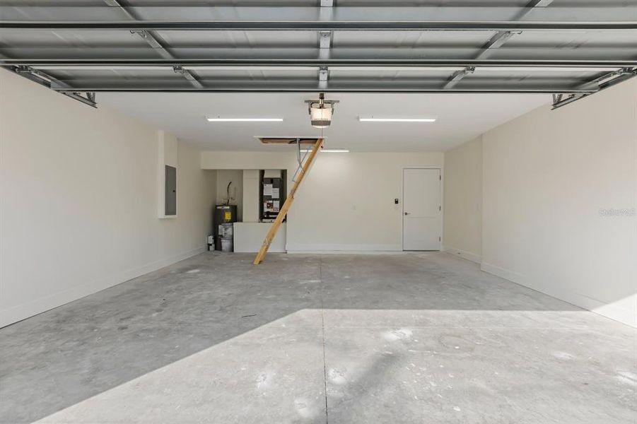 Spacious, unfurnished interior of a new home in , Ocklawaha (Image 34).