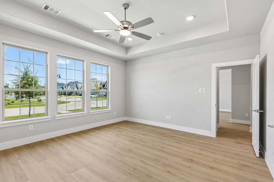 Spacious, unfurnished interior of a new home in Dove Hollow, Waxahachie (Image 21).