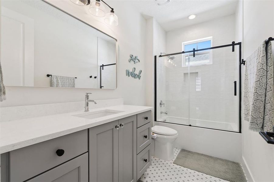 Furnished interior view inside a new home in Oakland Park, Winter Garden (Image 35).
