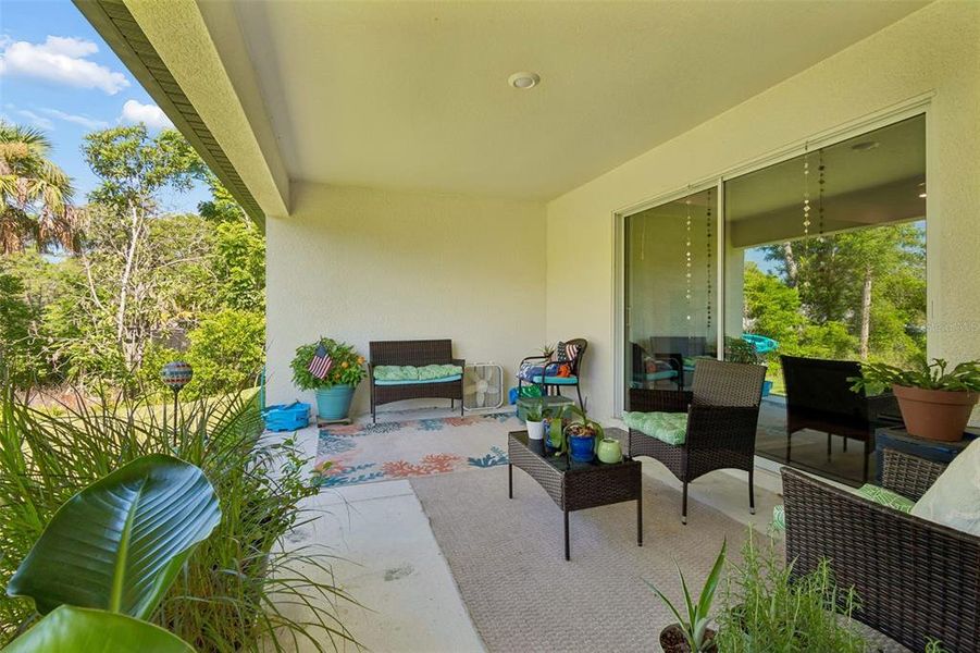 Exterior details and patio area of a home in , Weeki Wachee (Image 4).