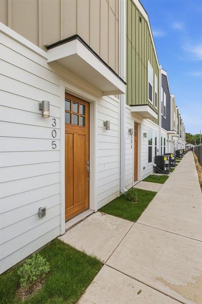 Exterior details and patio area of a home in , Dallas (Image 3).