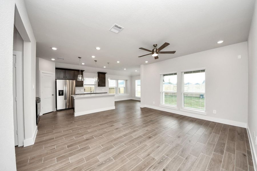 Spacious, unfurnished interior of a new home in Laurel Landing: Landmark Collection, Alvin (Image 24).
