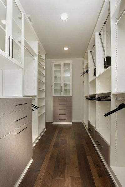 The Elmsdale Owner's Closet The Elmsdale Owner's Closet