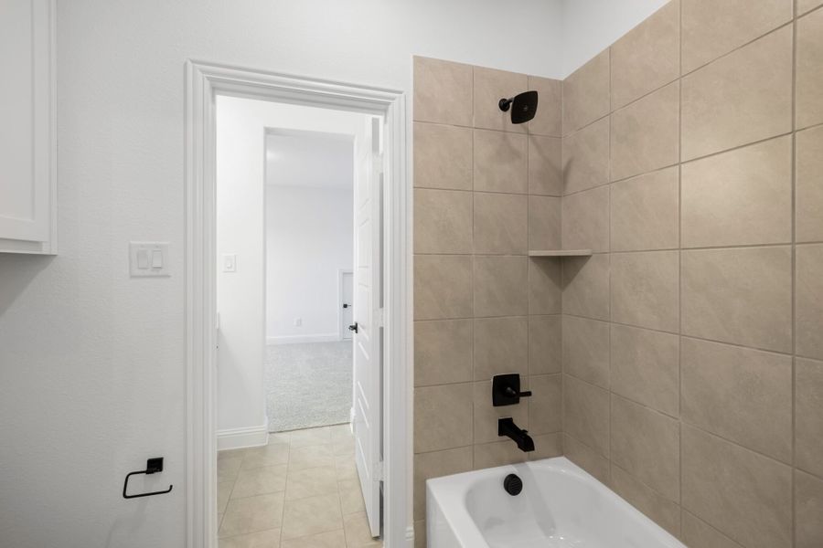 Furnished interior view inside a new home in Cambridge Crossing, Celina (Image 14).