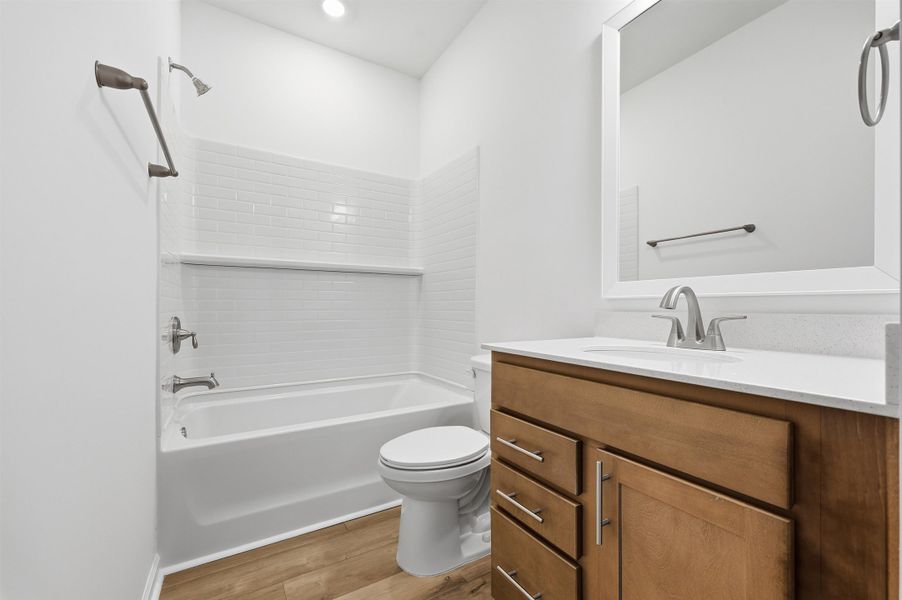 Furnished interior view inside a new home in Edgefield, Loris (Image 11).
