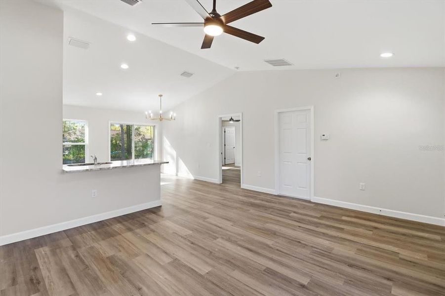 Spacious, unfurnished interior of a new home in , Citrus Springs (Image 29).