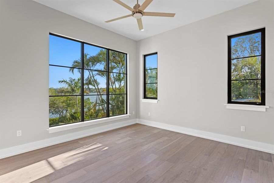 Spacious, unfurnished interior of a new home in , St. Petersburg (Image 22).