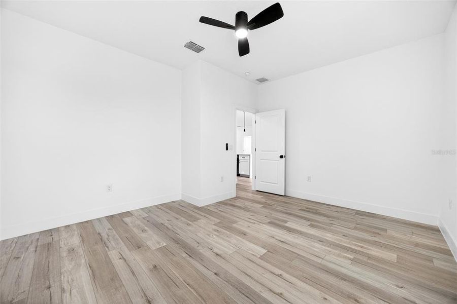 Spacious, unfurnished interior of a new home in , Port Charlotte (Image 19).