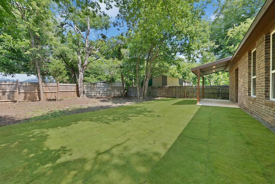 Exterior details and patio area of a home in , Cleburne (Image 19).