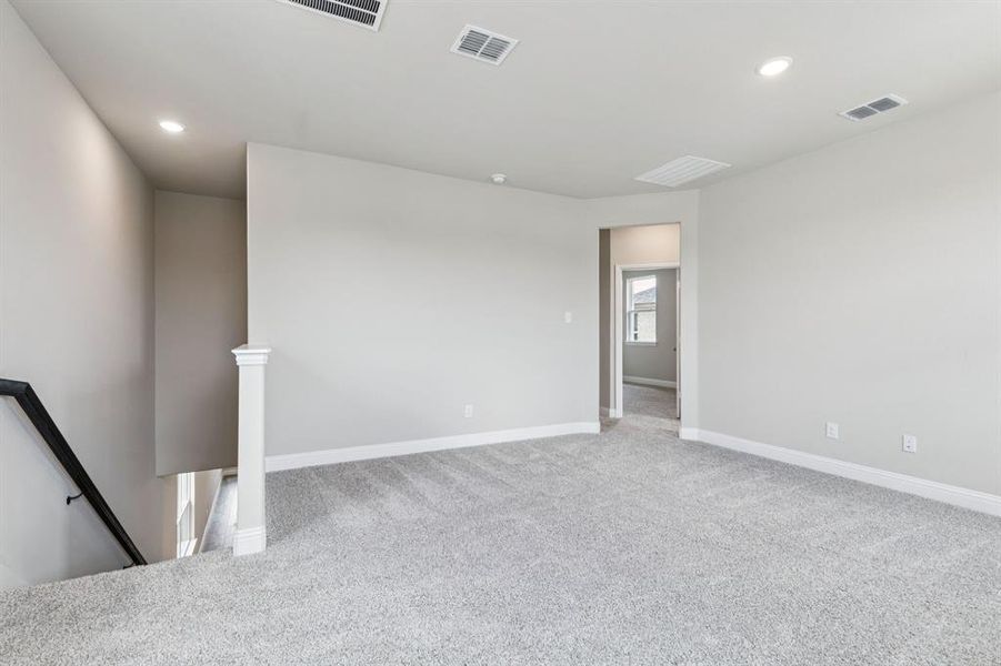 Spacious, unfurnished interior of a new home in AnaCapri, Anna (Image 10).