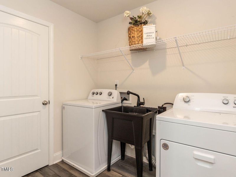 023-1280x960-laundry-room