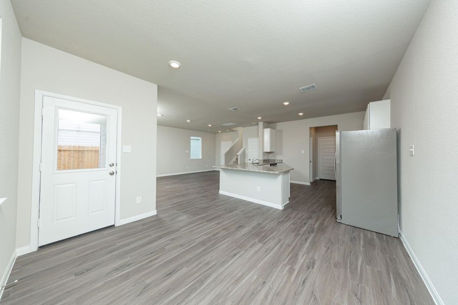 Spacious, unfurnished interior of a new home in Cliffstone Hills, Conroe (Image 15).