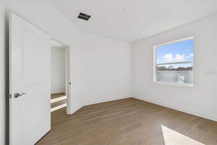 Spacious, unfurnished interior of a new home in Southpointe, Palmetto (Image 16).