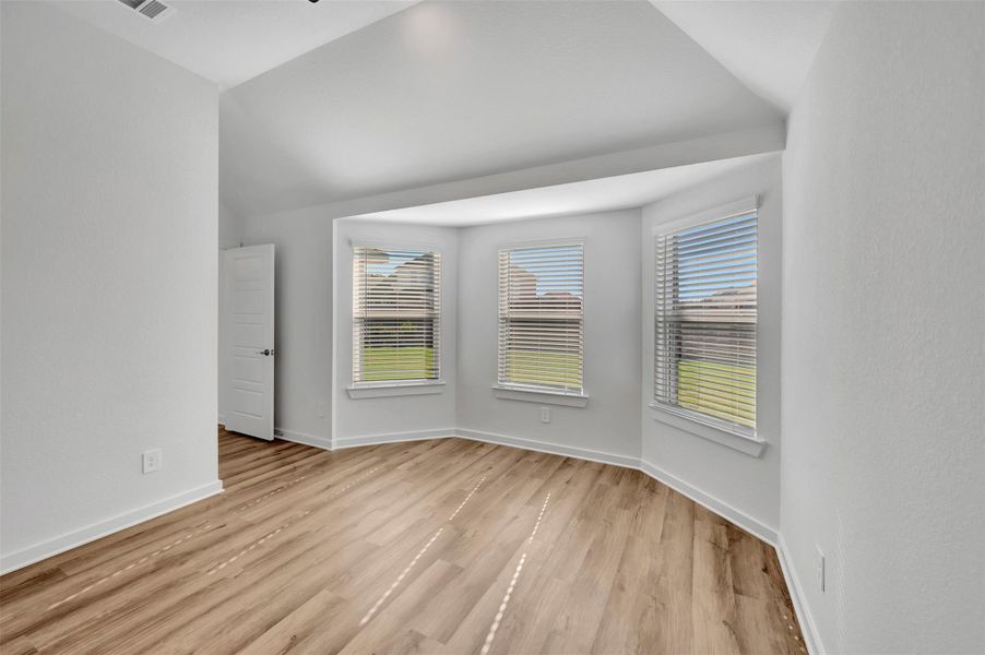 Spacious, unfurnished interior of a new home in Sorella, Tomball (Image 33).