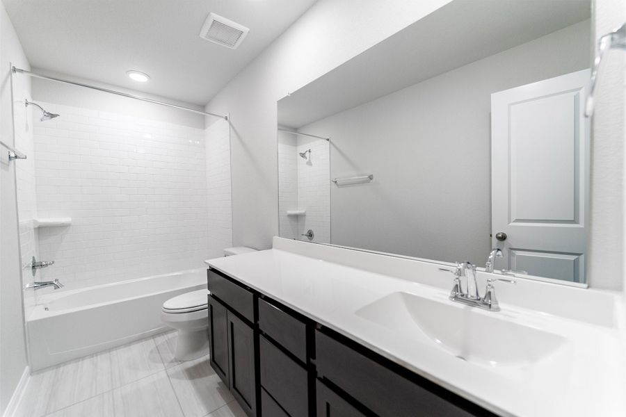 Furnished interior view inside a new home in Canterra Creek, Rosharon (Image 10).