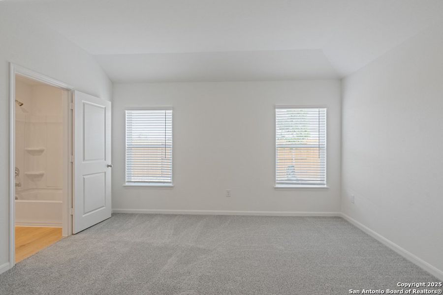 Spacious, unfurnished interior of a new home in Luckey Ranch, San Antonio (Image 7).