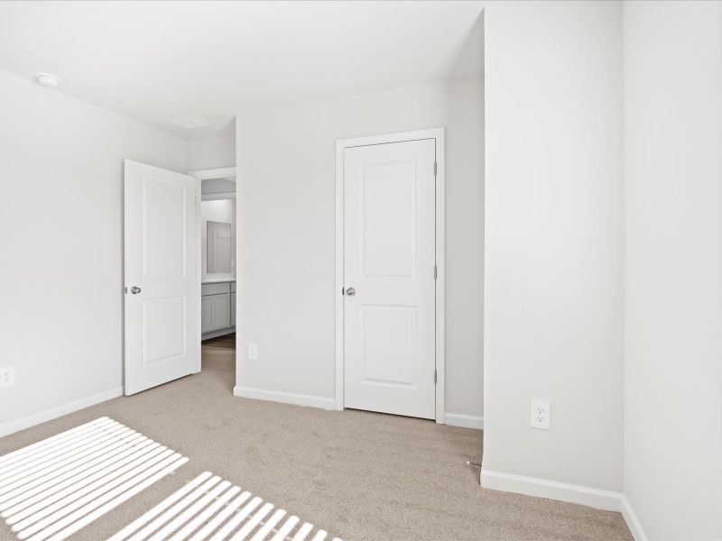 Spacious, unfurnished interior of a new home in Creek Ridge - Heritage Collection, Spartanburg (Image 16). Spacious, unfurnished interior of a new home in Creek Ridge - Heritage Collection, Spartanburg (Image 16).