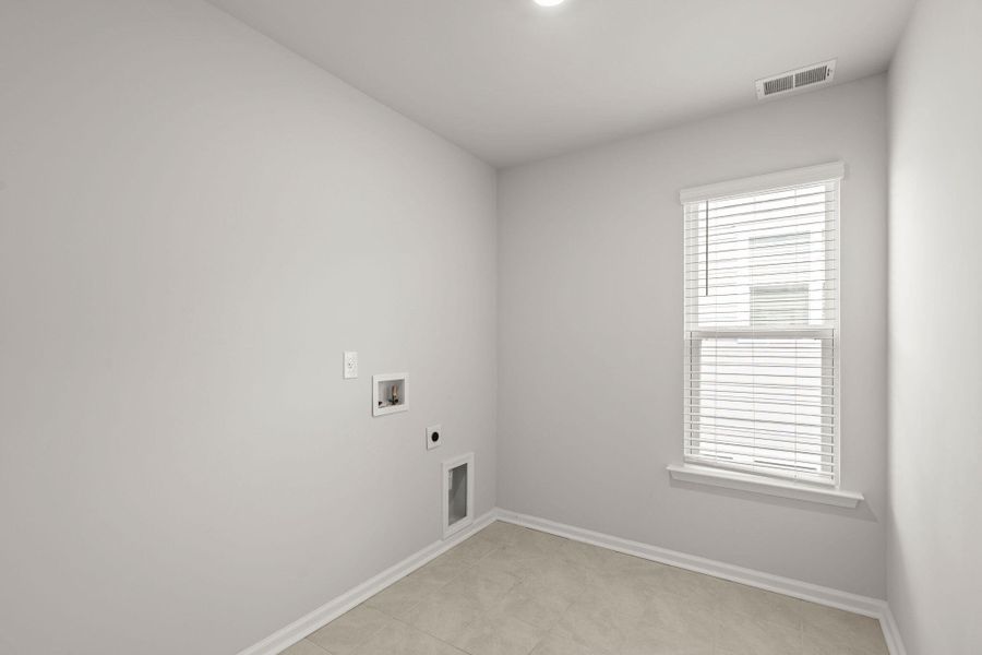 Spacious, unfurnished interior of a new home in The Ponds, Summerville (Image 31).
