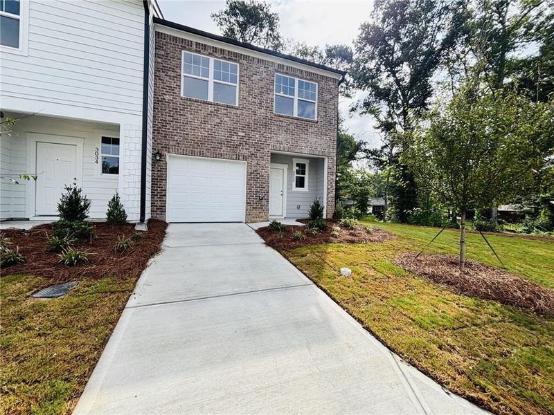 Exterior details and patio area of a home in Chestnut Grove, Douglasville (Image 20).