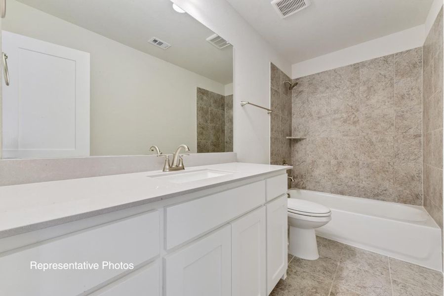 Representative furnished interior of a home built from the Hartford V by Grand Homes in Somercrest, Midlothian (Image 10).