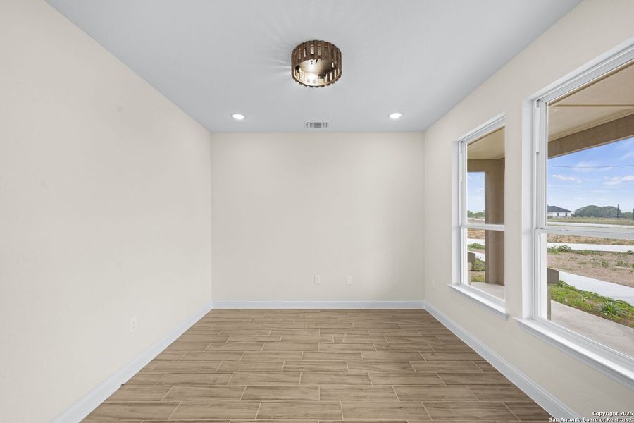 Spacious, unfurnished interior of a new home in , Floresville (Image 17).