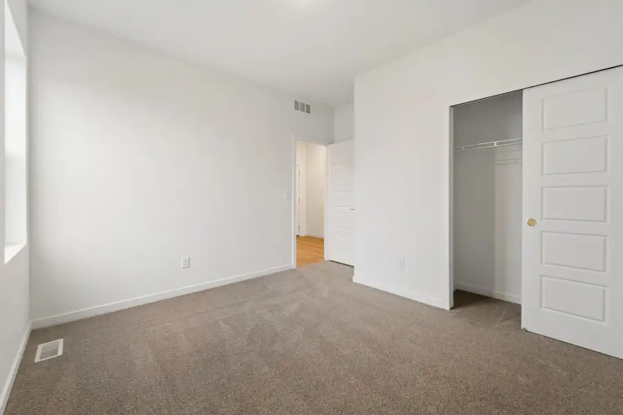 Spacious, unfurnished interior of a new home in Hudson Hills, Hudson (Image 26).