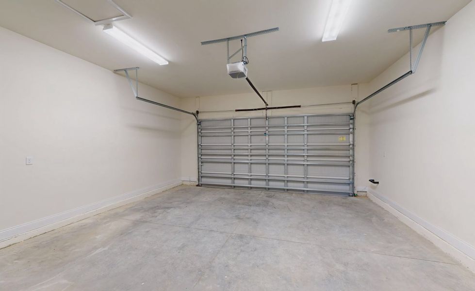 Spacious, unfurnished interior of a new home in Oakmont, Gainesville (Image 29).