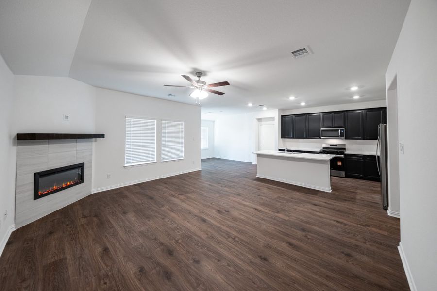 Spacious, unfurnished interior of a new home in The Villages of Hurricane Creek, Anna (Image 22).