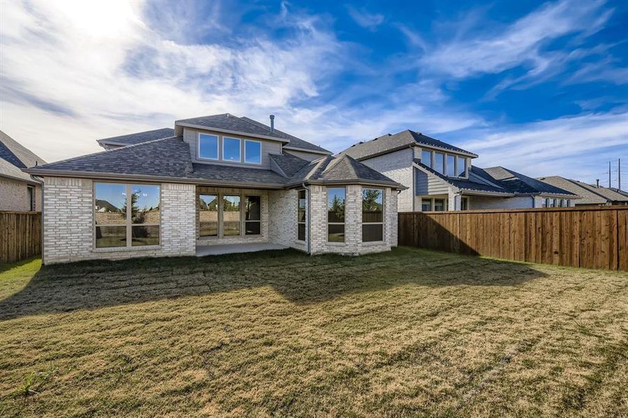 Exterior details and patio area of a home in Wellington 50s, Fort Worth (Image 20).