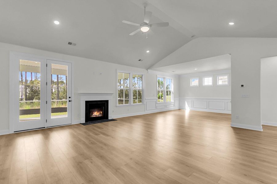 Spacious, unfurnished interior of a new home in Tidewater at Lakes of Cane Bay, Summerville (Image 19).