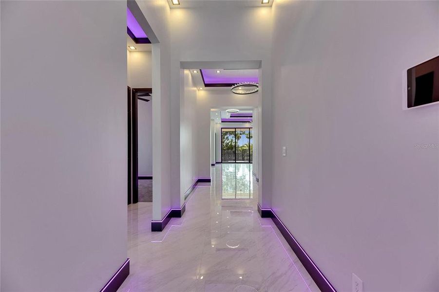 Spacious, unfurnished interior of a new home in , Apollo Beach (Image 42).