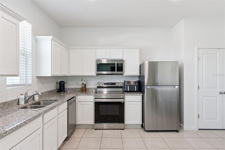 Furnished interior view inside a new home in Hills of Minneola, Minneola (Image 10).