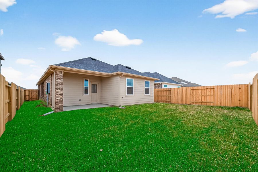 Exterior details and patio area of a home in , Iowa Colony (Image 4).
