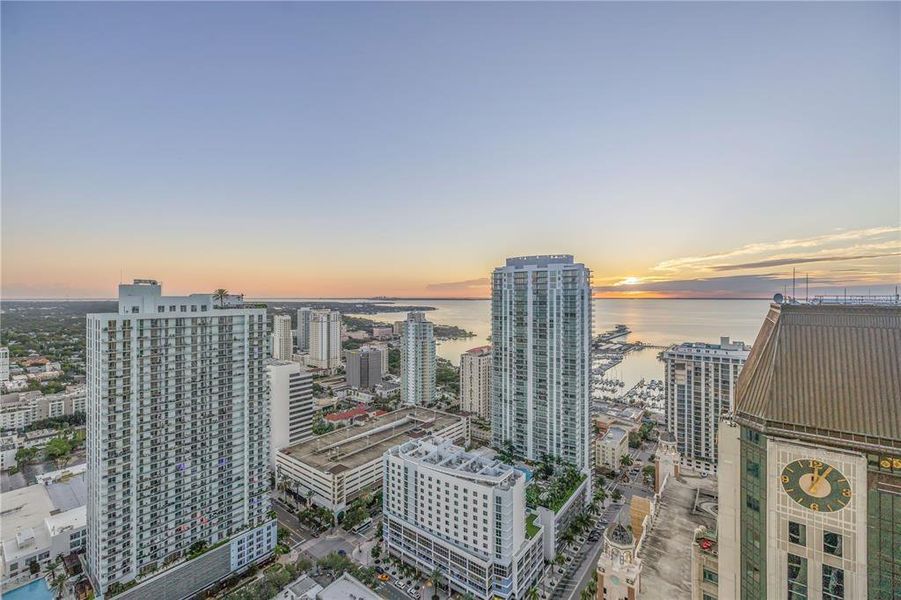 Condo located in St. Petersburg, FL showcasing its design and architecture (Image 42).