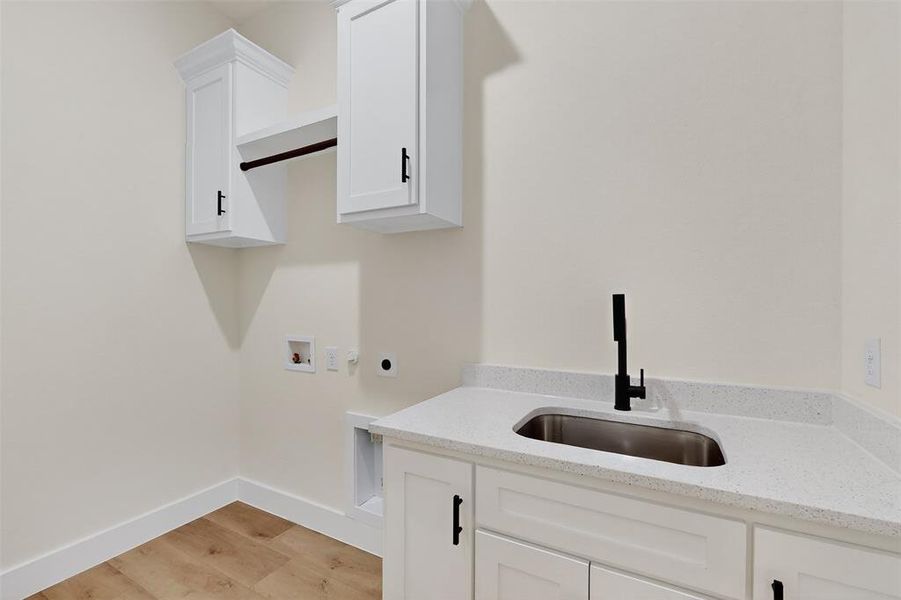 Furnished interior view inside a new home in , Gun Barrel City (Image 9).