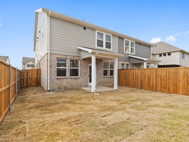 Exterior details and patio area of a home in Lake Park Villas, Wylie (Image 17).