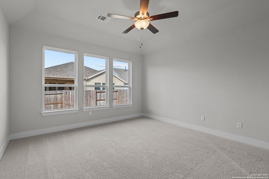 Spacious, unfurnished interior of a new home in Veramendi, New Braunfels (Image 22).