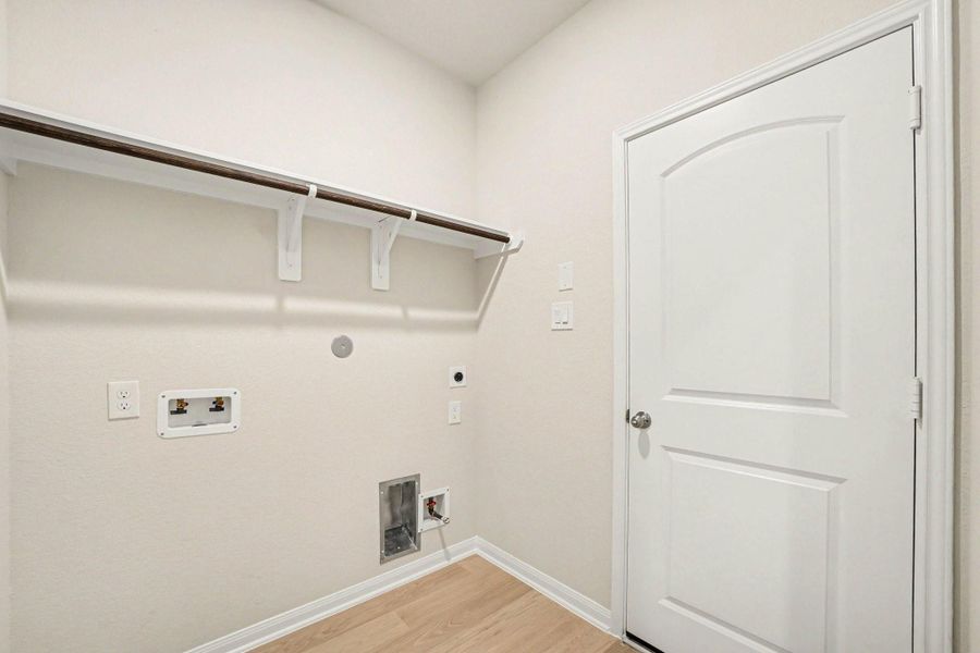 Spacious, unfurnished interior of a new home in , Bay City (Image 35). Spacious, unfurnished interior of a new home in , Bay City (Image 35).
