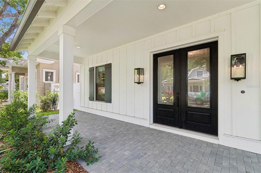 Exterior details and patio area of a home in , Tampa (Image 3).