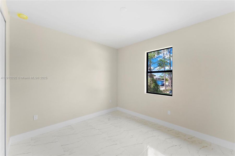 Spacious, unfurnished interior of a new home in , Lehigh Acres (Image 18).