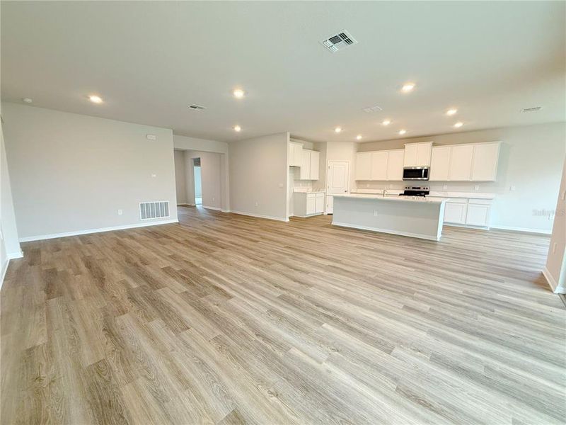 Spacious, unfurnished interior of a new home in Legacy Preserve, Parrish (Image 16). Spacious, unfurnished interior of a new home in Legacy Preserve, Parrish (Image 16).