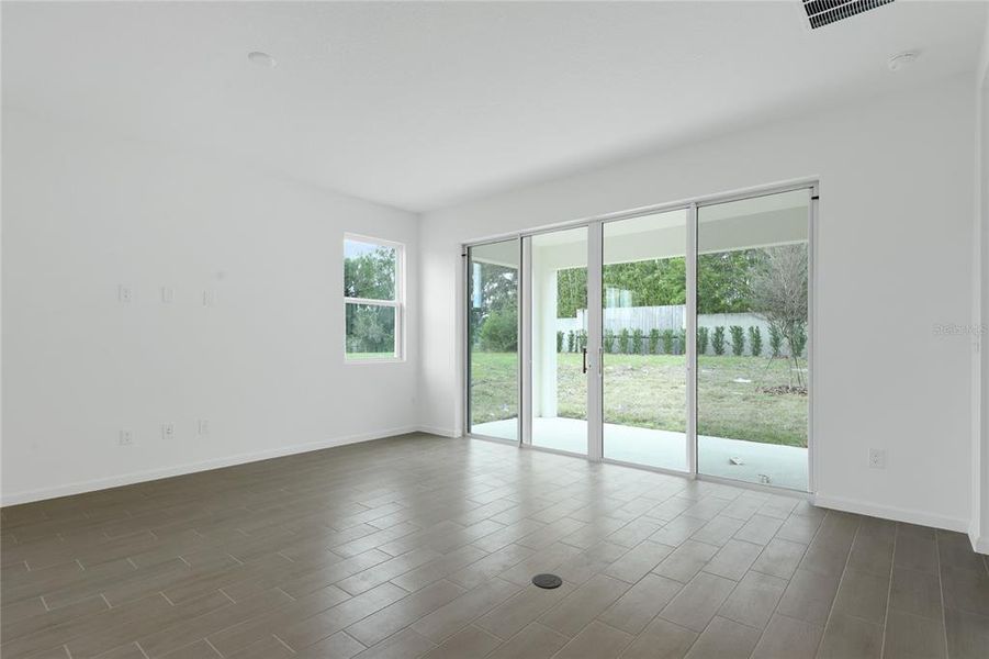 Spacious, unfurnished interior of a new home in Seasons at Grandview Gardens, Deland (Image 15).