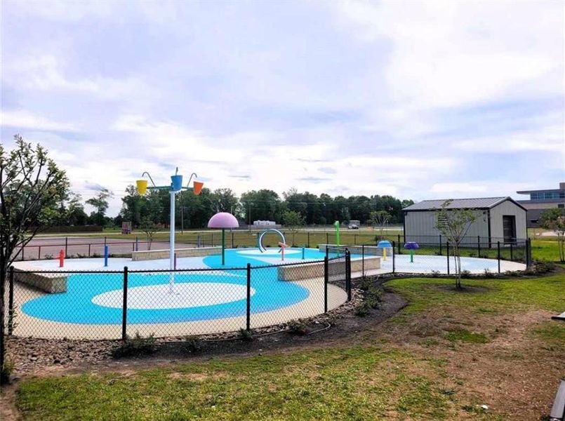 This community also offers a splash pad, providing a perfect way to cool off during hot Texas summers.