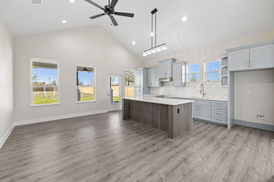 Spacious, unfurnished interior of a new home in , Dale (Image 21).